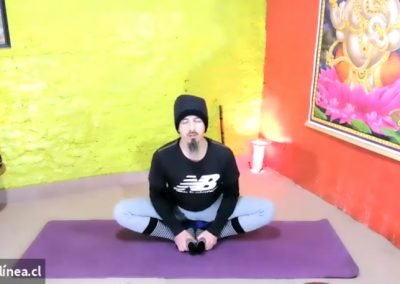 Postura del zapatero o mariposa, badha konasana, en Clases de hatha Yoga online